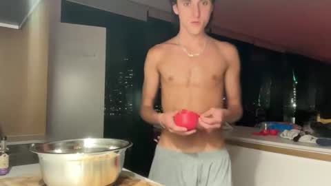 Snapshot of loves_leo chatting on February 4, 10:32 am Leo Loves online show from February 4, 10:32 am