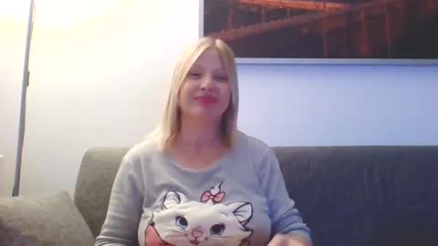 Marlyn online show from December 4, 6:06 pm