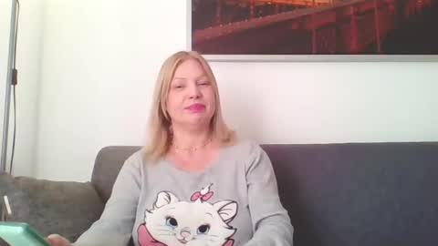 Marlyn online show from December 7, 1:29 pm