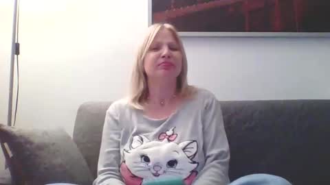 Marlyn online show from December 7, 8:49 pm