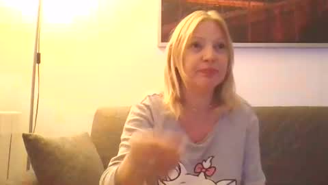 Marlyn online show from December 19, 9:28 pm