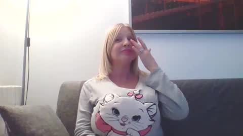 Marlyn online show from January 24, 11:45 pm