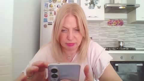 Marlyn online show from April 17, 1:58 pm