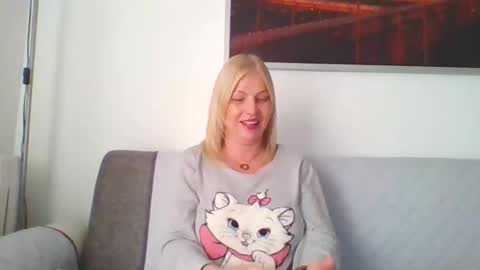 Marlyn online show from May 5, 1:30 pm