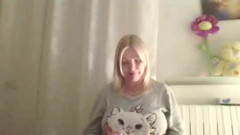 Marlyn online show from May 11, 7:33 pm