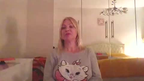 Marlyn online show from May 13, 9:11 pm