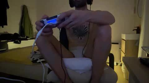 loveweed22 online show from April 18, 7:07 pm