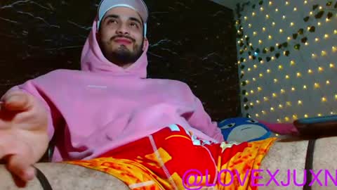 lovexjuxn77 online show from June 19, 9:51 pm