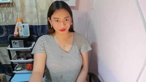 Snapshot of loveyoureign06 chatting on October 16, 5:08 am Ryn online show from October 16, 5:08 am