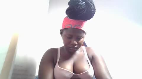 Snapshot of lovie_paula chatting on October 27, 2:15 am lovie_paula online show from October 27, 2:15 am