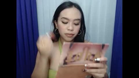 loving_apple19 online show from April 3, 10:02 am