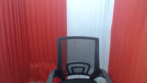 Snapshot of loving_scarlet19 chatting on February 23, 12:46 pm Scarlet online show from February 23, 12:46 pm