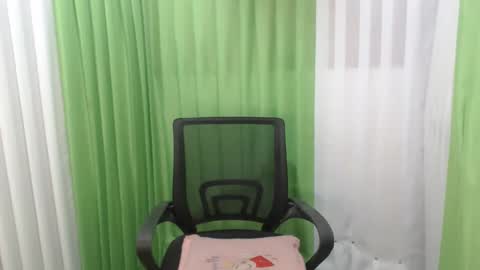 Snapshot of loving_scarlet19 chatting on February 28, 11:00 am Scarlet online show from February 28, 11:00 am