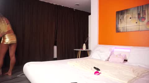 Nora online show from November 22, 4:33 am