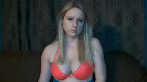 Snapshot of lovingsummer chatting on March 16, 2:28 am Summer online show from March 16, 2:28 am