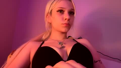 Snapshot of lsdprincess chatting on December 14, 1:28 am Princess  online show from December 14, 1:28 am