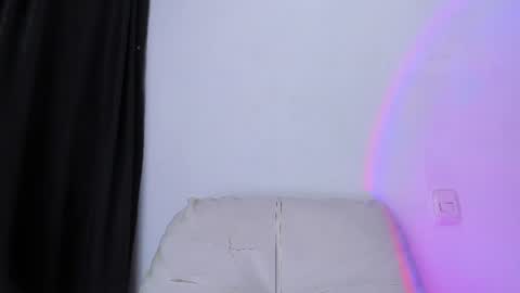 Snapshot of lu_noval chatting on June 18, 12:44 am Lucia online show from June 18, 12:44 am