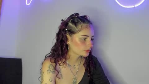 Snapshot of luaar_moon chatting on January 15, 9:51 pm Jenn online show from January 15, 9:51 pm