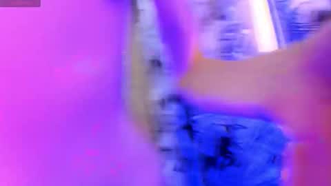 Snapshot of luafynova chatting on October 1, 3:01 am Ida online show from October 1, 3:01 am