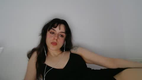 Snapshot of luana789 chatting on February 27, 10:21 pm luana online show from February 27, 10:21 pm