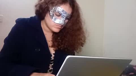 luanapowerful online show from February 2, 4:05 am