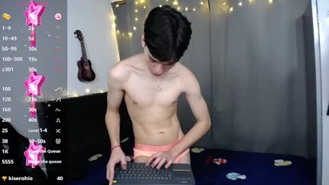 Snapshot of luandy_ chatting on December 17, 11:49 am lUAN online show from December 17, 11:49 am