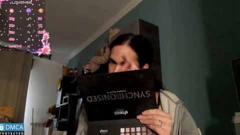 luara_ online show from May 16, 6:17 pm