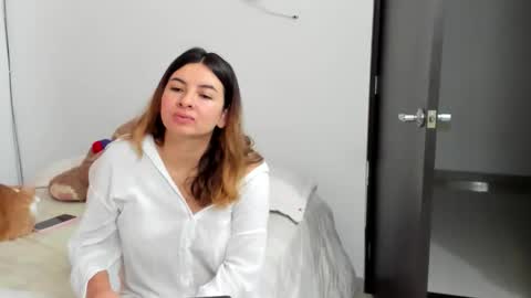 Snapshot of luara__01__lecat_1 chatting on February 20, 9:21 am luara__01__lecat_1 online show from February 20, 9:21 am