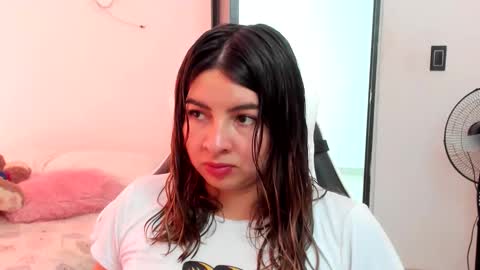 Snapshot of luara__01__lecat_1 chatting on April 1, 7:11 pm luara__01__lecat_1 online show from April 1, 7:11 pm