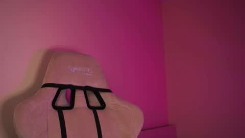 Snapshot of lubafox chatting on September 23, 6:33 pm Luba online show from September 23, 6:33 pm