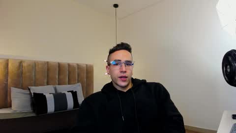 Snapshot of luca_morettii chatting on September 19, 12:17 pm luca_morettii online show from September 19, 12:17 pm