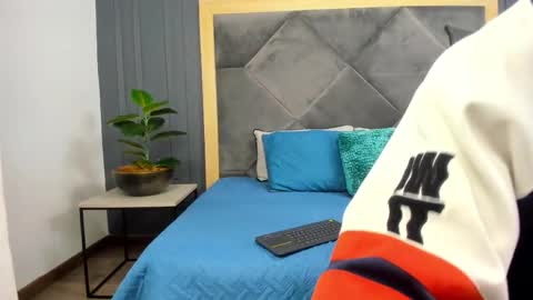 Snapshot of luca_morettii chatting on October 6, 12:24 pm luca_morettii online show from October 6, 12:24 pm