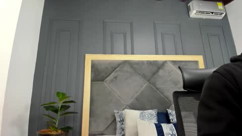 Snapshot of luca_morettii chatting on October 15, 12:27 pm luca_morettii online show from October 15, 12:27 pm