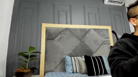 Snapshot of luca_morettii chatting on October 23, 12:15 pm luca_morettii online show from October 23, 12:15 pm