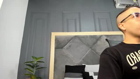 Snapshot of luca_morettii chatting on October 31, 12:06 pm luca_morettii online show from October 31, 12:06 pm