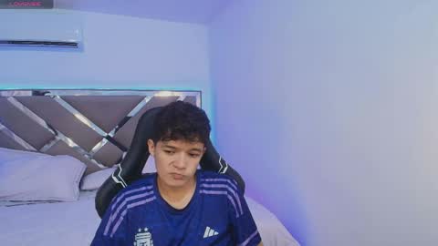 luca_voss1 online show from April 18, 12:09 pm