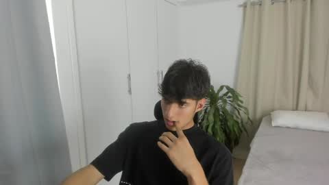 lucacosta19 online show from May 9, 7:19 pm