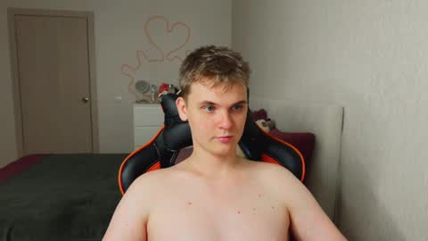 Lucas Gill online show from September 30, 4:39 am