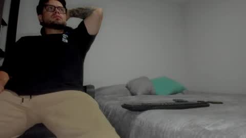 Snapshot of lucas_estrada1 chatting on April 1, 3:51 am lucas_estrada1 online show from April 1, 3:51 am