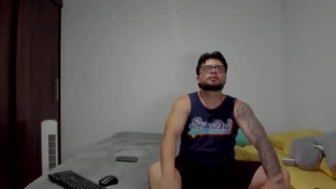 Snapshot of lucas_estrada1 chatting on April 5, 5:04 am lucas_estrada1 online show from April 5, 5:04 am