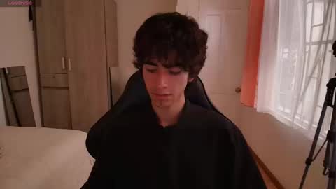 Snapshot of lucas_xo chatting on September 18, 9:50 pm lucas_xo online show from September 18, 9:50 pm