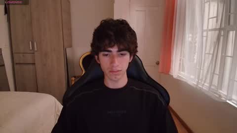 Snapshot of lucas_xo chatting on September 19, 10:21 pm lucas_xo online show from September 19, 10:21 pm