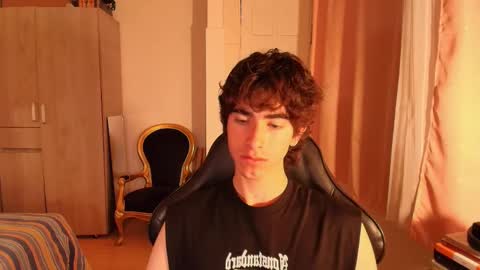 Snapshot of lucas_xo chatting on September 23, 3:20 am lucas_xo online show from September 23, 3:20 am