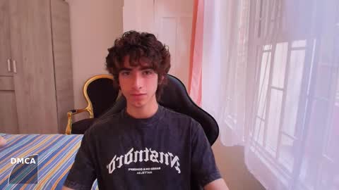 Snapshot of lucas_xo chatting on October 1, 8:37 pm lucas_xo online show from October 1, 8:37 pm