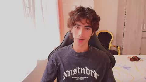 Snapshot of lucas_xo chatting on October 6, 6:16 pm lucas_xo online show from October 6, 6:16 pm