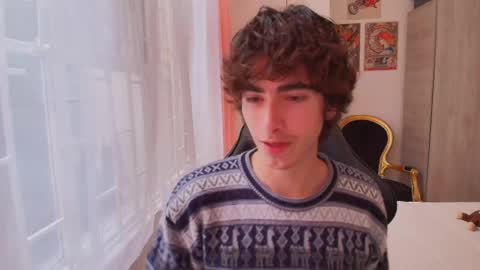 Snapshot of lucas_xo chatting on October 13, 6:19 pm lucas_xo online show from October 13, 6:19 pm