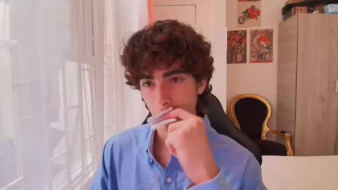 Snapshot of lucas_xo chatting on October 14, 7:03 pm lucas_xo online show from October 14, 7:03 pm