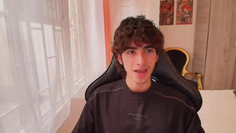 Snapshot of lucas_xo chatting on October 16, 7:26 pm lucas_xo online show from October 16, 7:26 pm