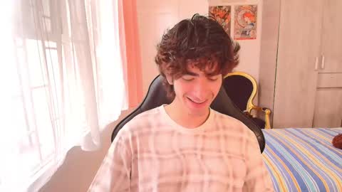 Snapshot of lucas_xo chatting on October 17, 5:04 pm lucas_xo online show from October 17, 5:04 pm