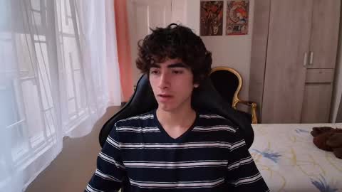 Snapshot of lucas_xo chatting on October 21, 9:04 pm lucas_xo online show from October 21, 9:04 pm